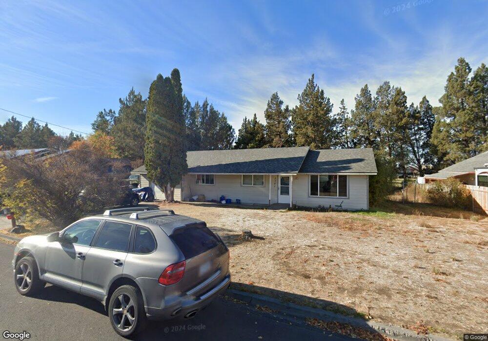 1543 NW Rimrock Dr, Redmond, OR 97756 - photo 1