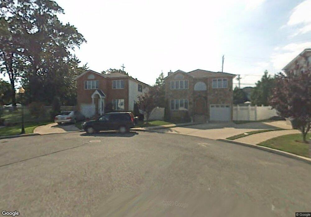 22 Lynbrook Ct, Staten Island, NY 10309 - photo 1