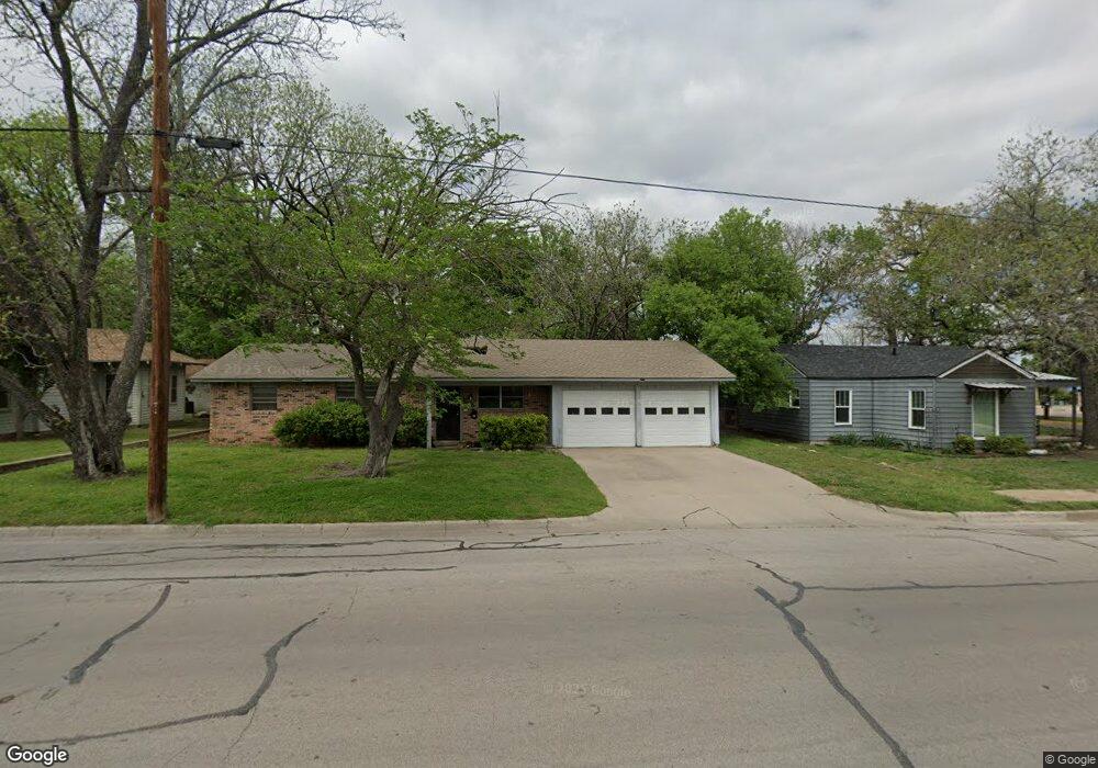 318 W Lee Ave, Weatherford, TX 76086 - photo 1