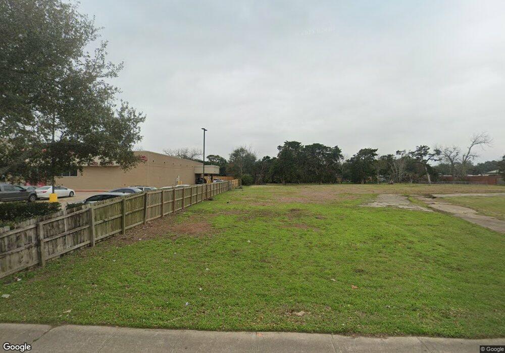 1604 S Gordon St, Alvin, TX 77511 - photo 1