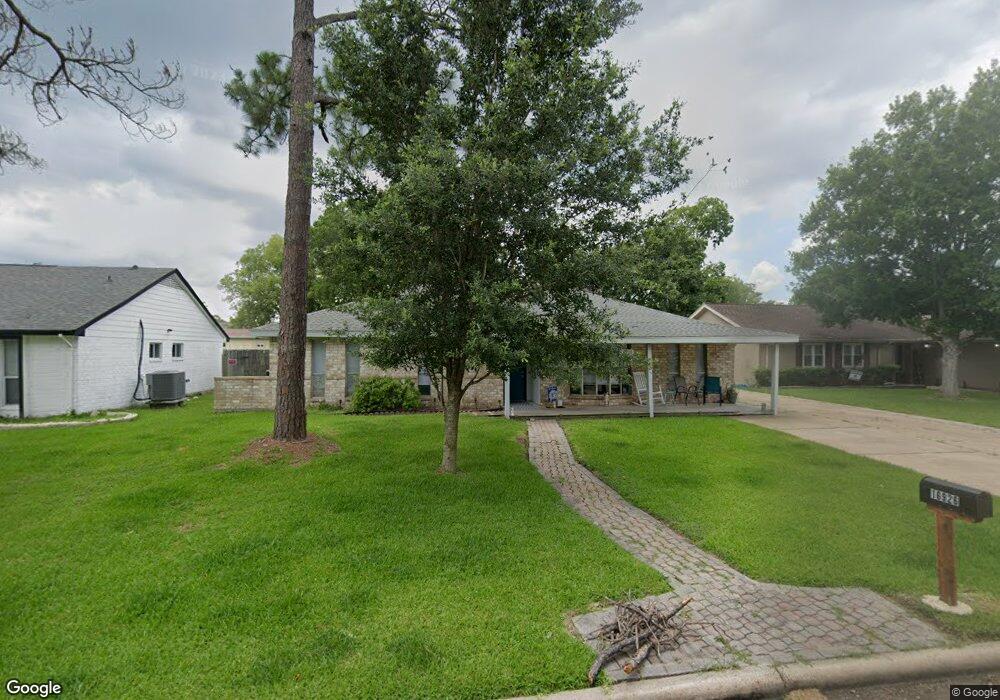 16926 Star Dale Ln, Friendswood, TX 77546 - photo 1