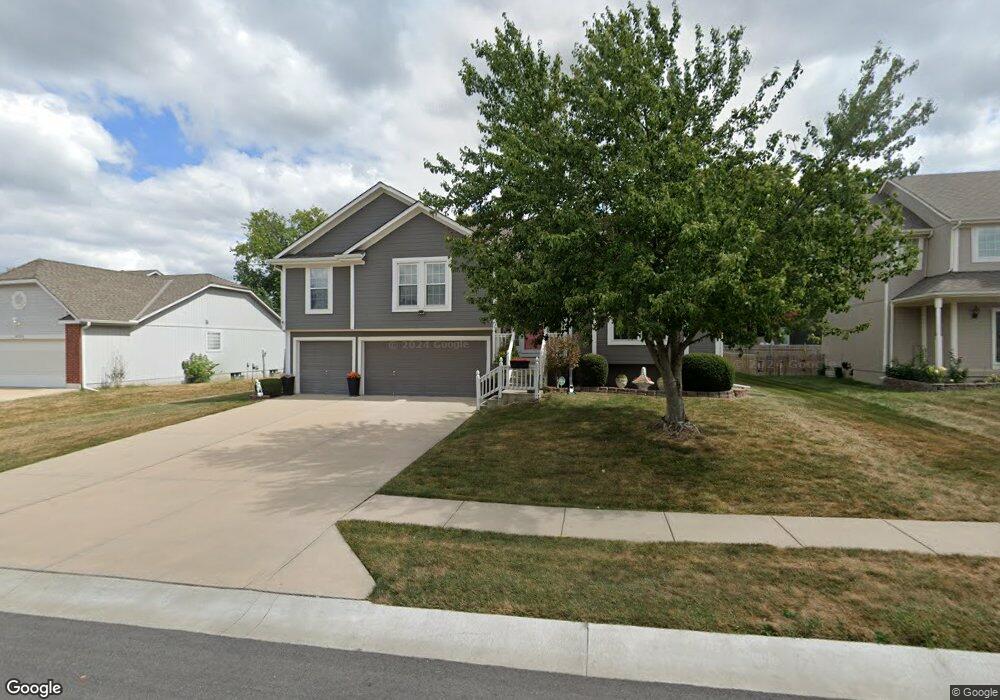 4399 SW Creekview Dr, Lees Summit, MO 64082 - photo 1