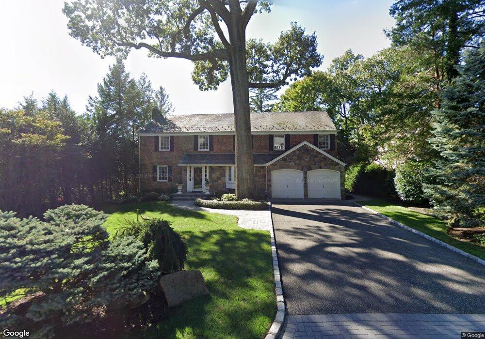 15 Woodland Way, Manhasset, NY 11030 - photo 1