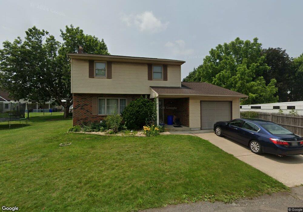 832 Clinton Ct, Hazleton, PA 18201 - photo 1