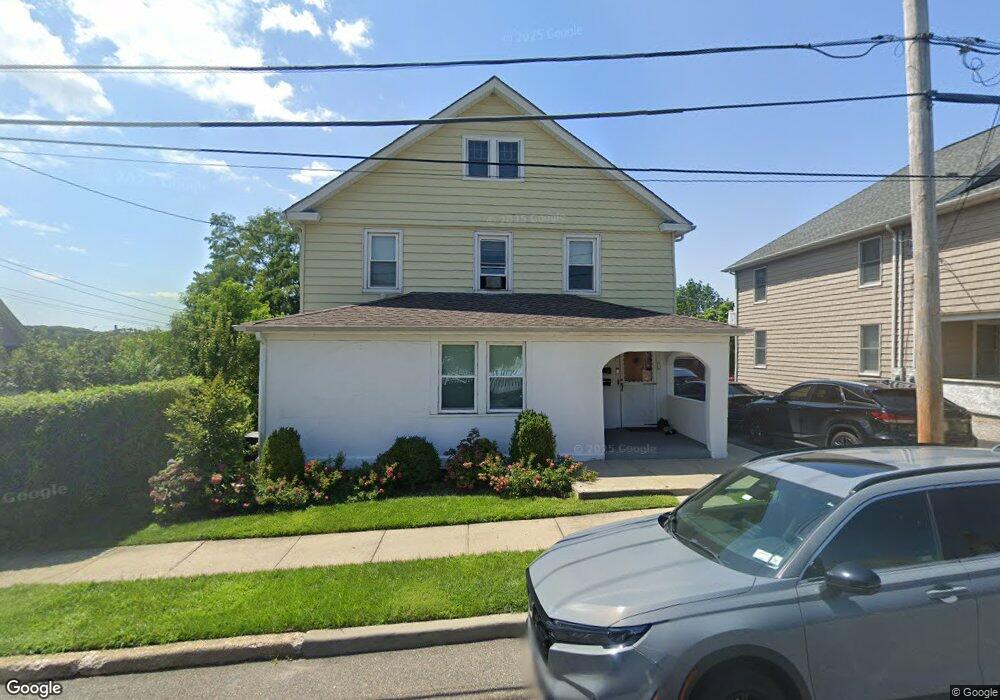 7 Gabriel Place unit 1st Fl, Glen Cove, NY 11542 - photo 1