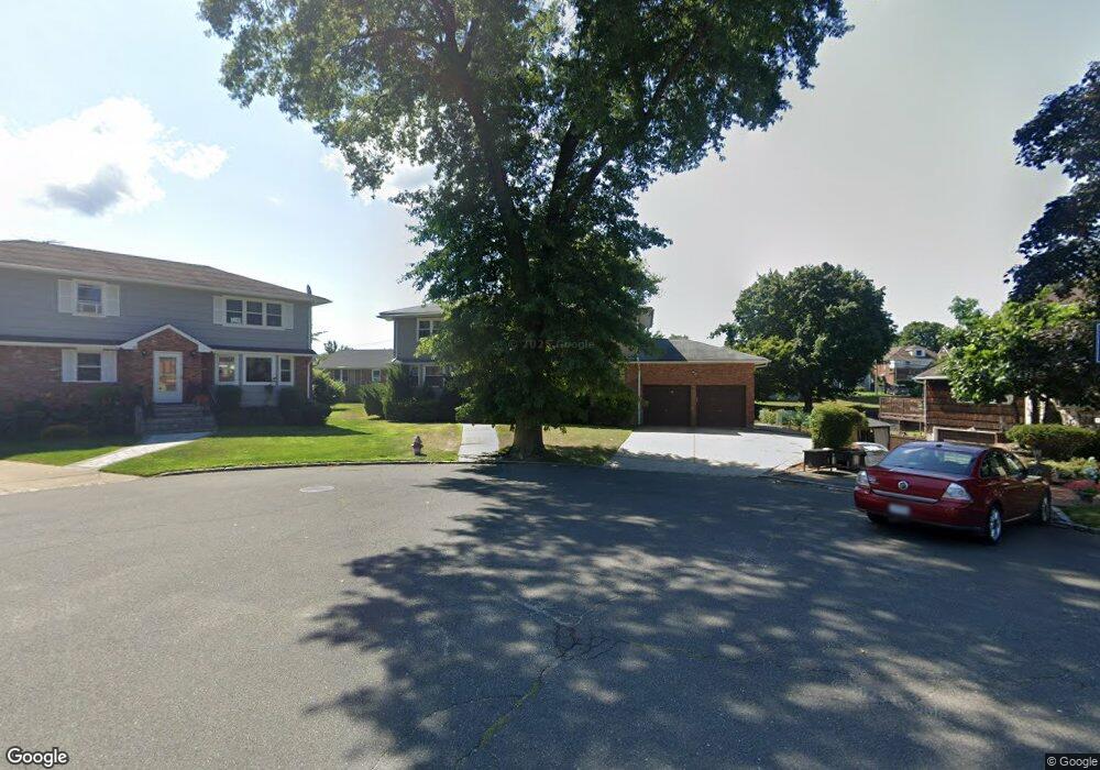 9 Conway Ct unit 2, Glen Cove, NY 11542 - photo 1