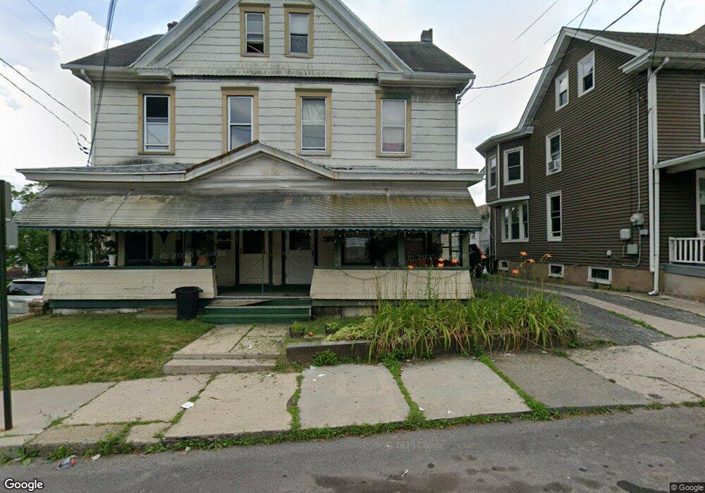 402 W Oak St, Hazleton, PA 18201 - photo 1