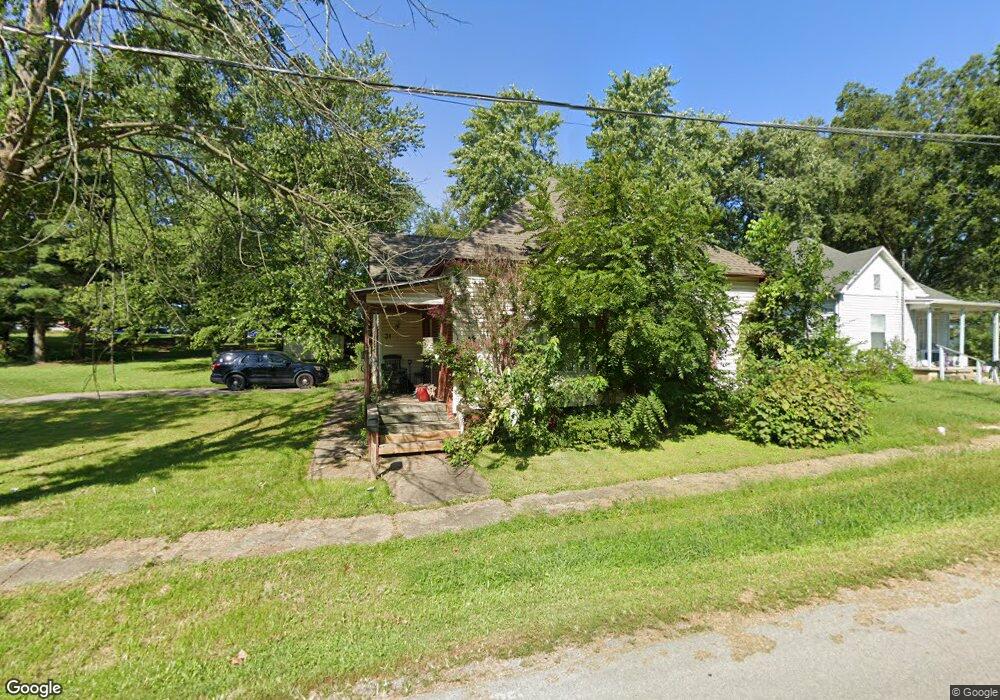 31 S Shaw St, Harrisburg, IL 62946 - photo 1