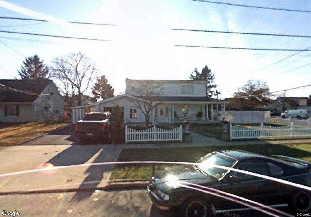 1094 Hastings Pkwy, Baldwin, NY 11510 - photo 1