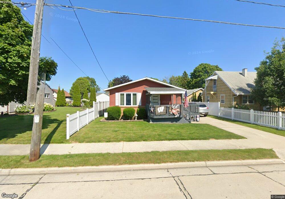 1227 S 32nd St, Manitowoc, WI 54220 - photo 1