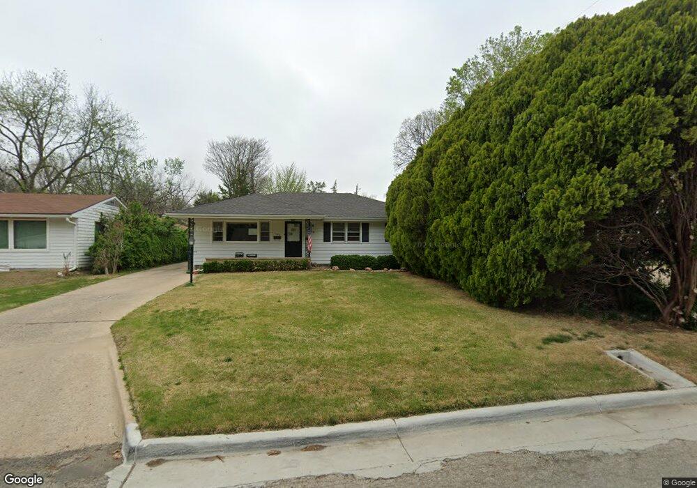 3208 SW 11th St, Topeka, KS 66604 - photo 1
