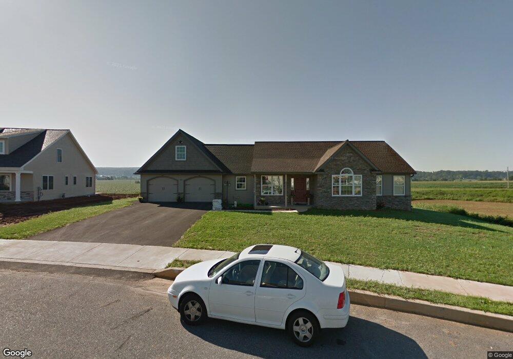 563 Daisy Dr, New Holland, PA 17557 - photo 1