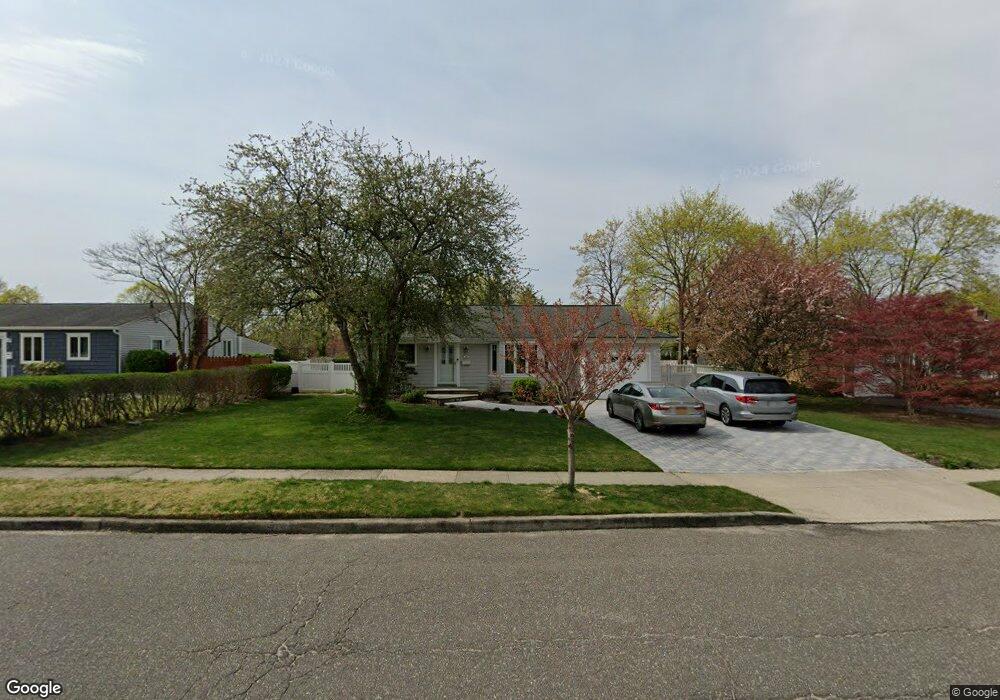 20 Byron Rd, ComMacK, NY 11725 - photo 1