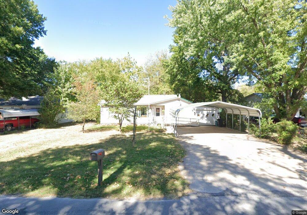 209 NE 5th St, Pryor, OK 74361 - photo 1