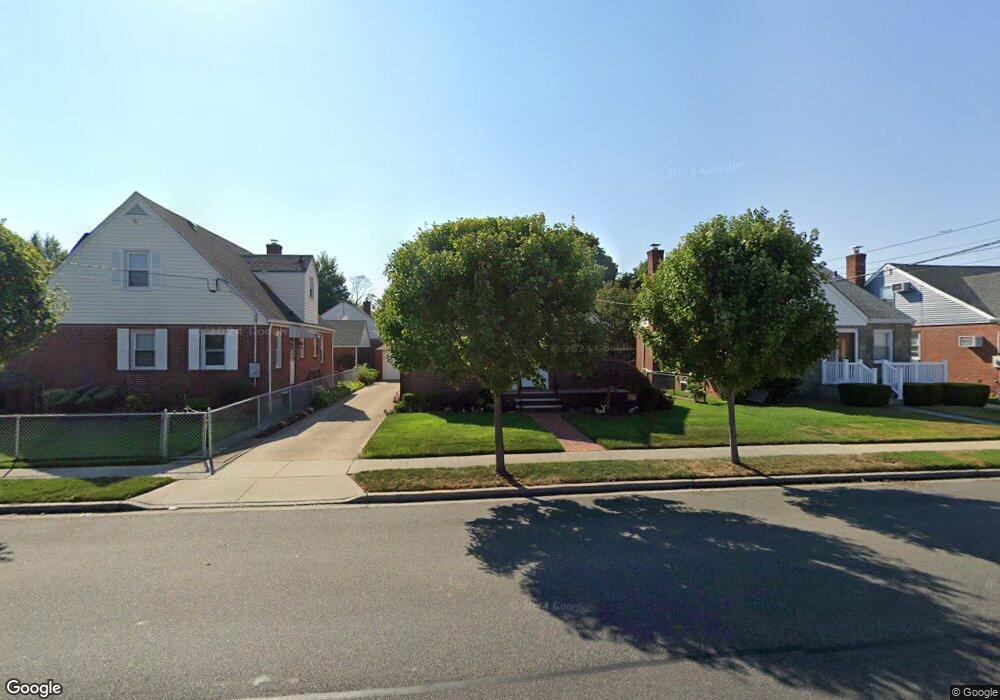 24 Scherer Blvd, Franklin Square, NY 11010 - photo 1