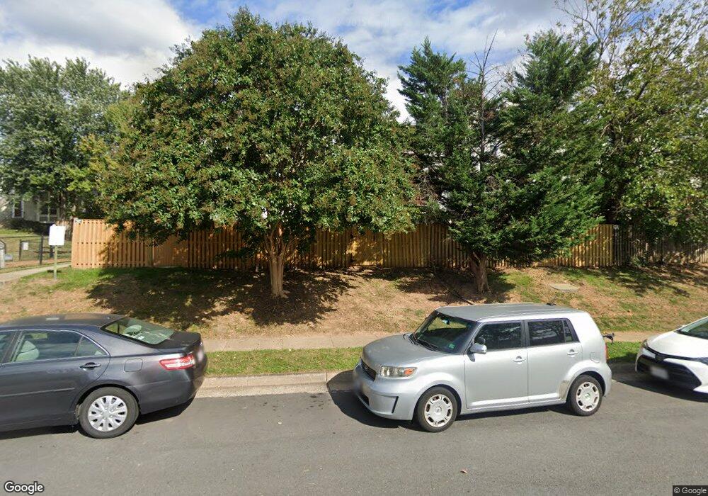 3002 White Birch Ct, Fairfax, VA 22031 - photo 1