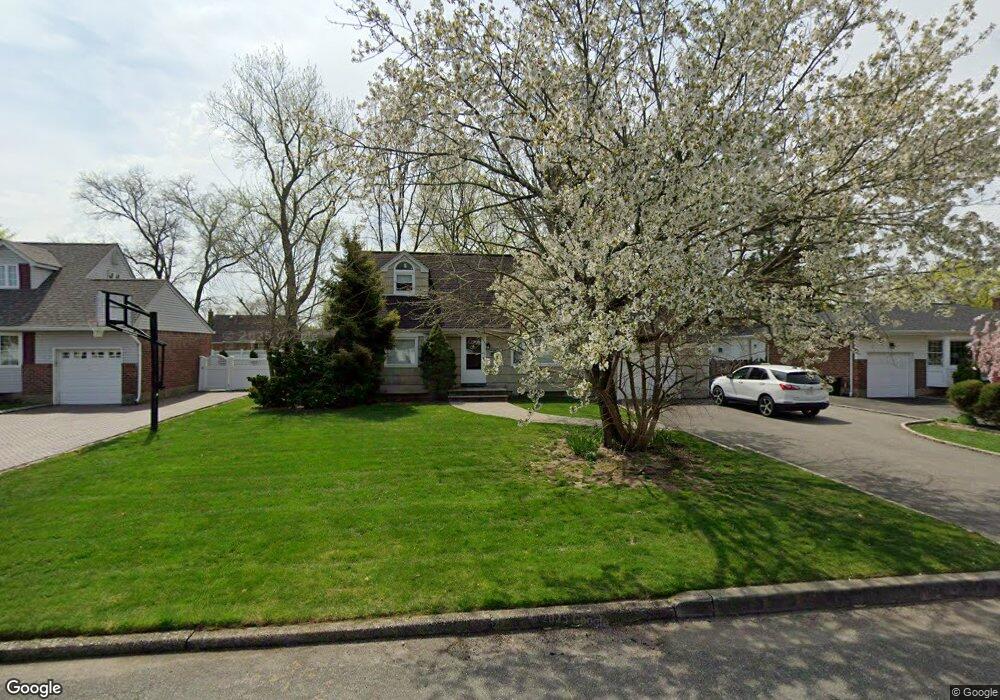 12 Hubbell St, ComMacK, NY 11725 - photo 1