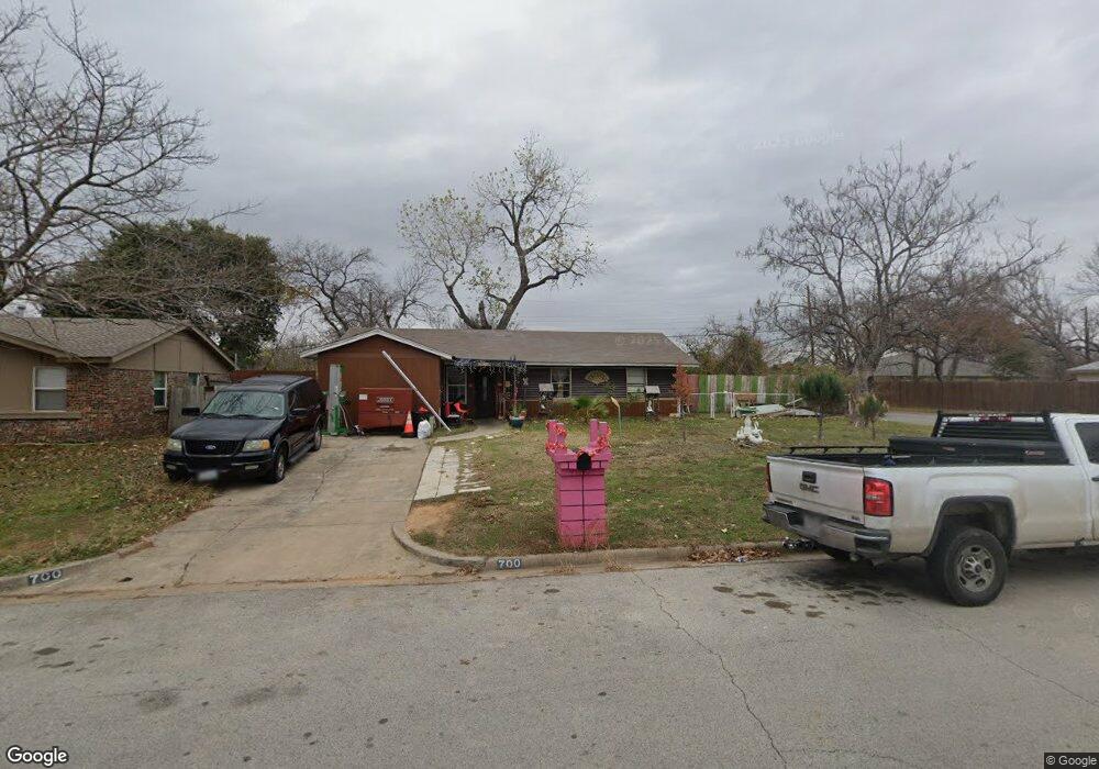 700 Oak Dr, Hurst, TX 76053 - photo 1