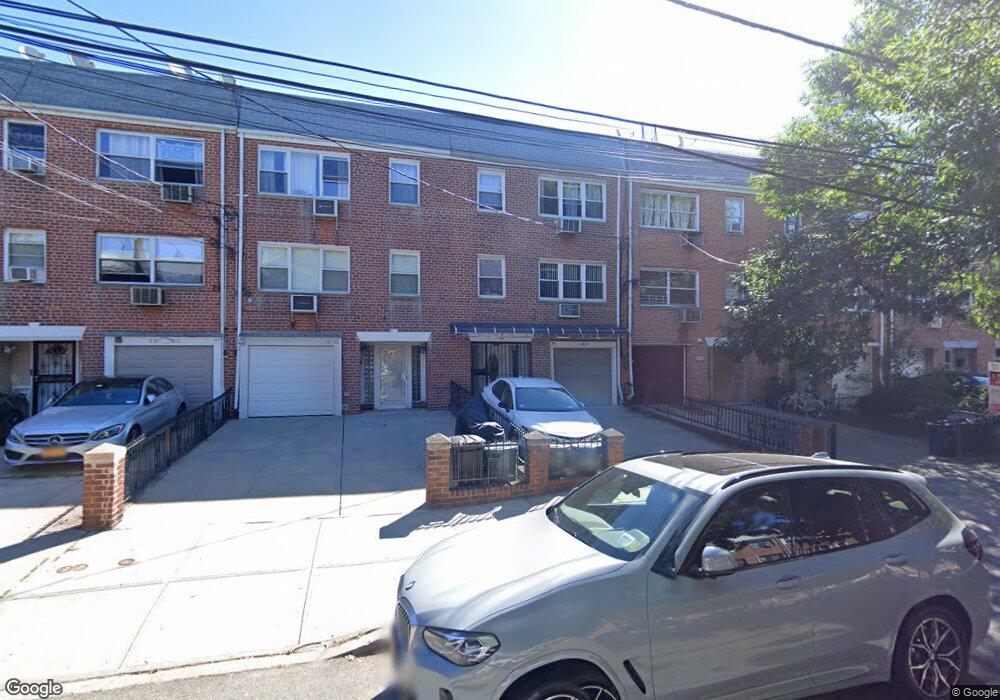 30-35 70th St unit 3rd fl, Flushing, NY 11370 - photo 1