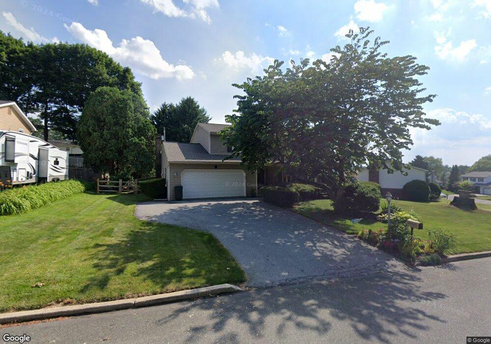 1040 Manor Dr, Allentown, PA 18103 - photo 1