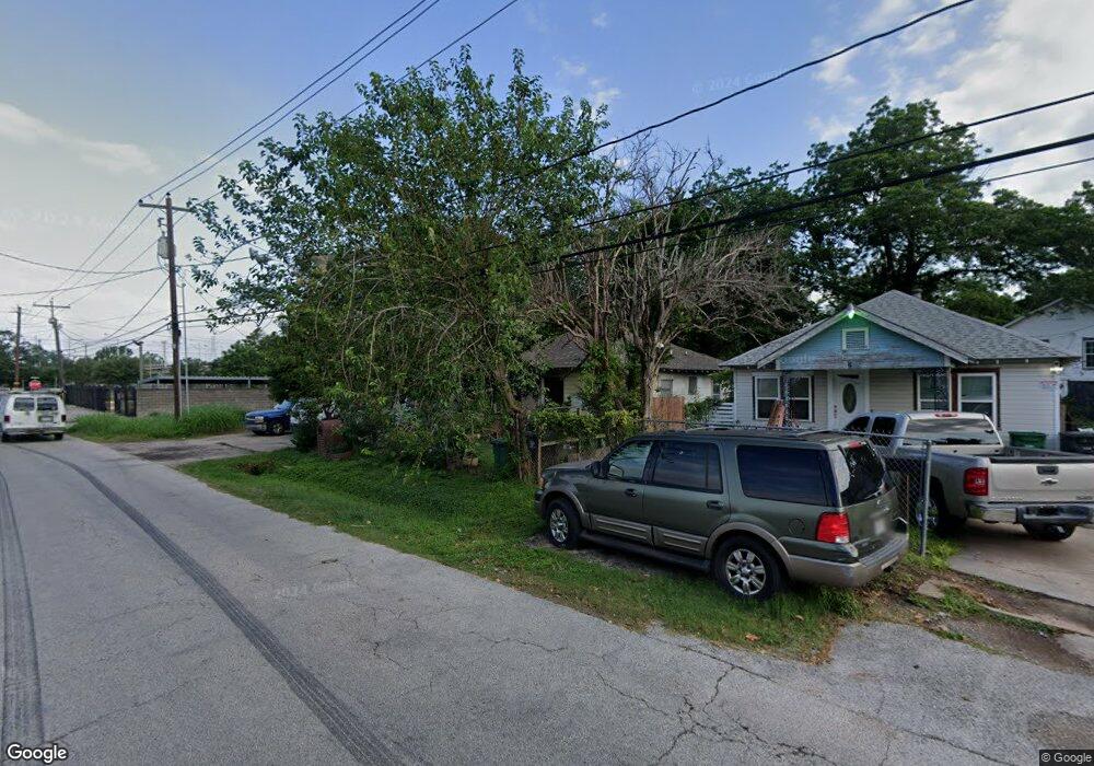 203 Lindale St, Houston, TX 77022 - photo 1