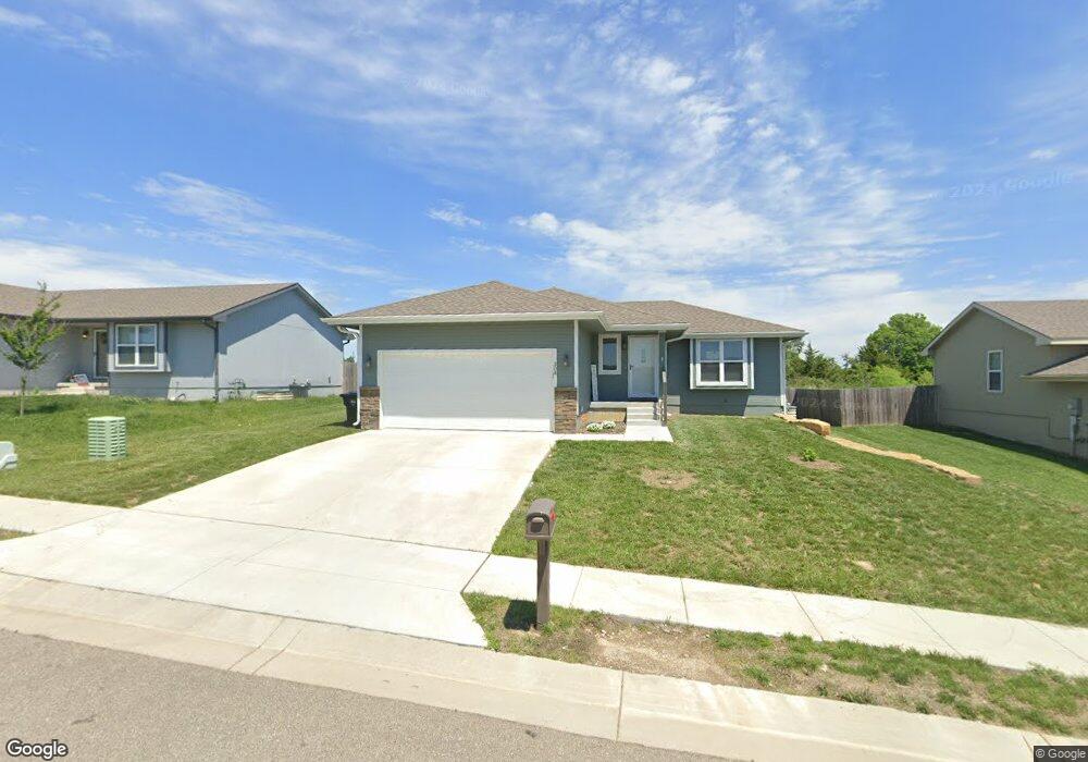 304 SE 43rd St, Topeka, KS 66609 - photo 1