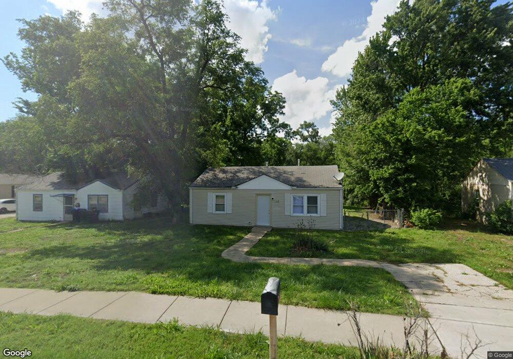 426 SE 34th St, Topeka, KS 66605 - photo 1