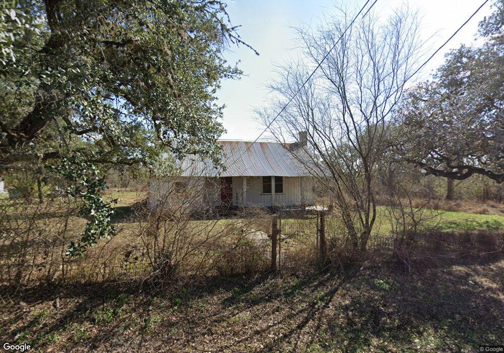 1201 W Flournoy St, Beeville, TX 78102 - photo 1