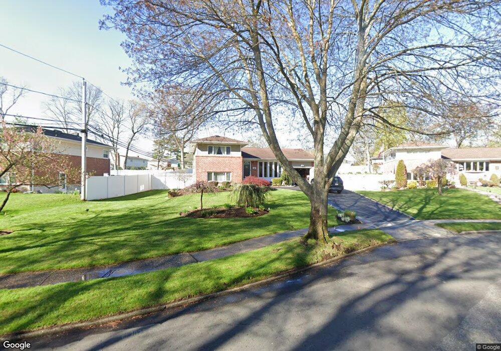 6 Rockland Ct, ComMacK, NY 11725 - photo 1