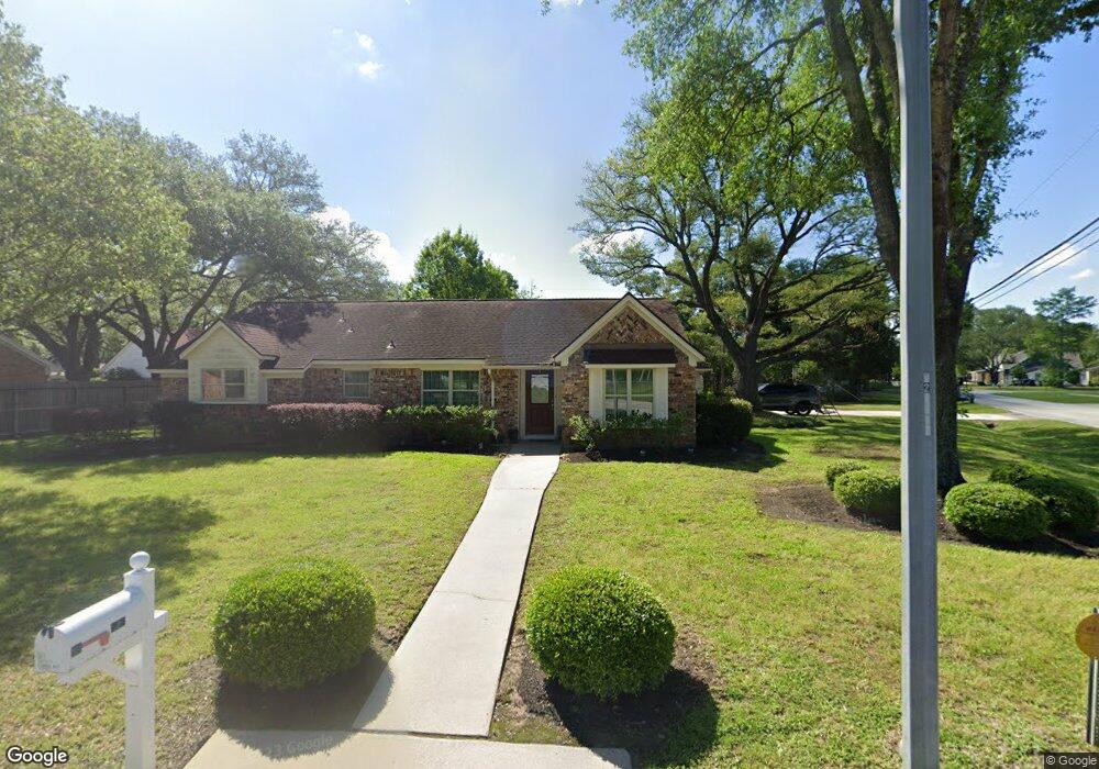 523 N Pecan Dr, Tomball, TX 77375 - photo 1