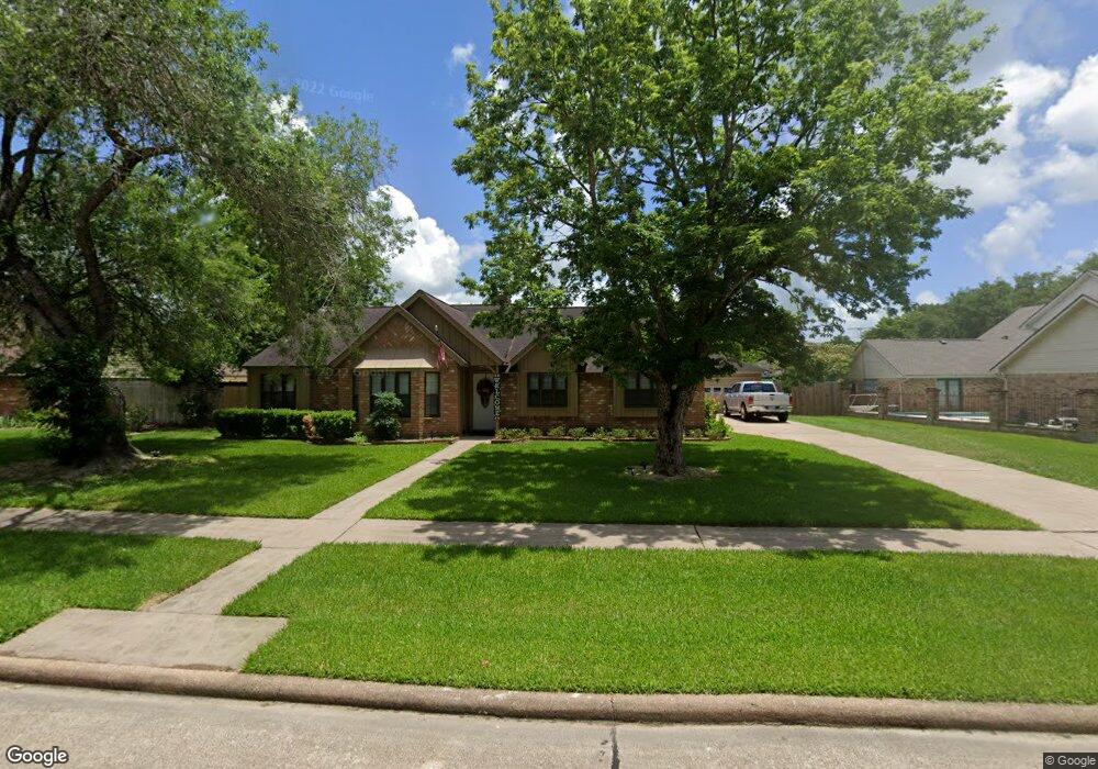 223 W Castle Harbour Dr, Friendswood, TX 77546 - photo 1