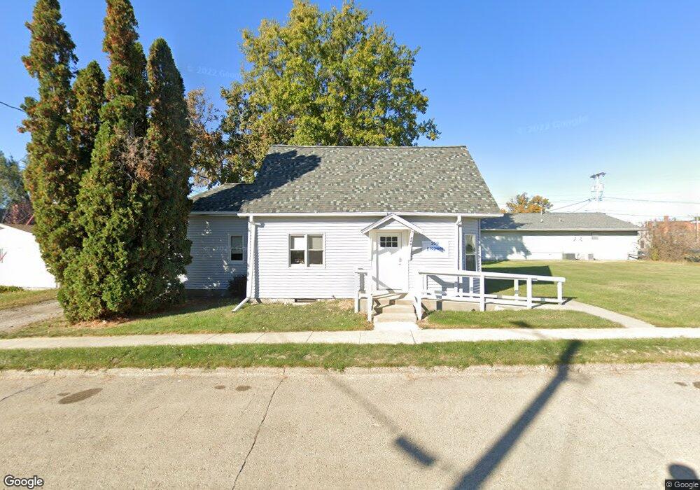 209 E 2nd St S, Newton, IA 50208 - photo 1