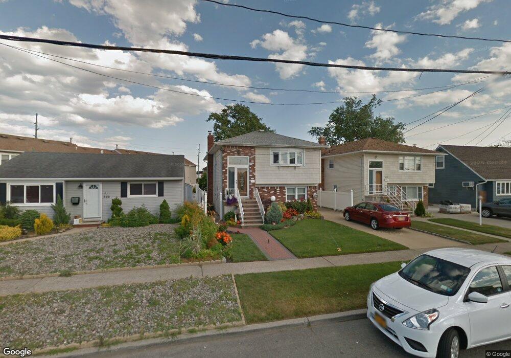 563 Long Beach Rd unit 1st fl, Island Park, NY 11558 - photo 1