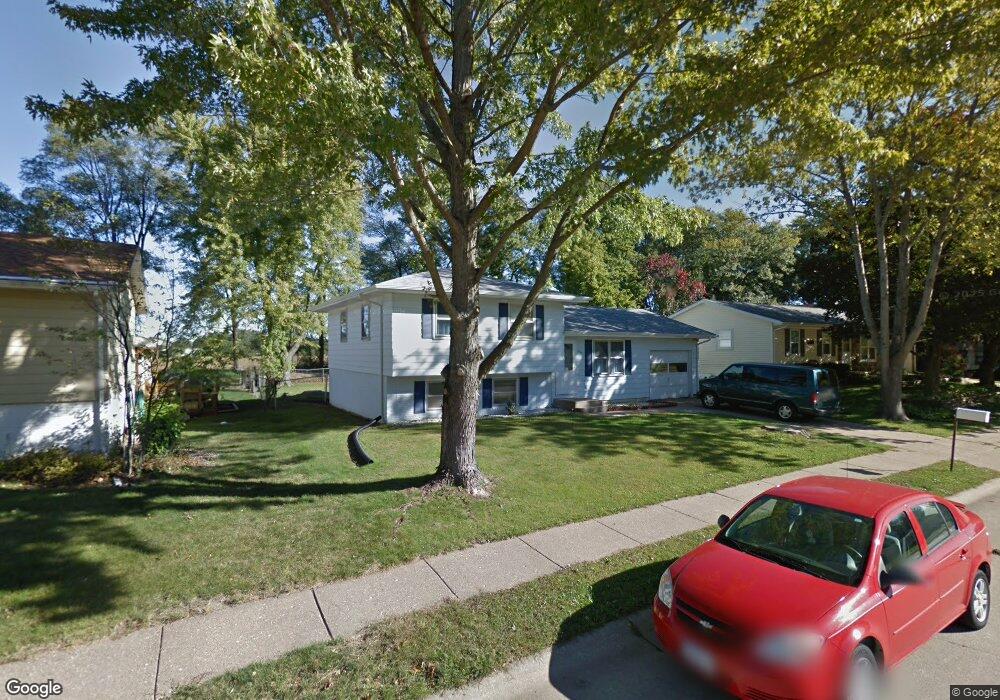 1842 W 55th St, Davenport, IA 52806 - photo 1