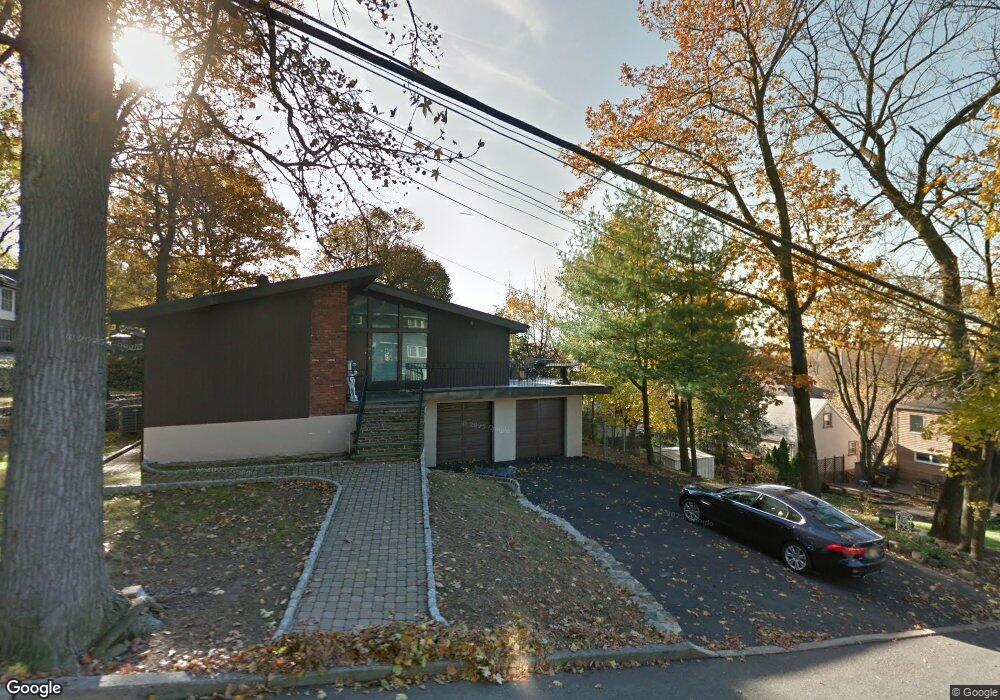 576 Art Ln, Ridgefield, NJ 07657 - photo 1