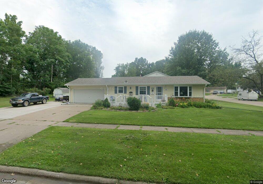 1823 W 46th St, Davenport, IA 52806 - photo 1