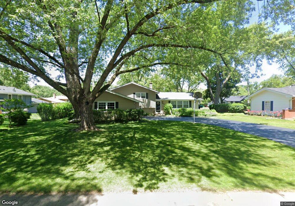 437 Spruce Dr, Naperville, IL 60540 - photo 1