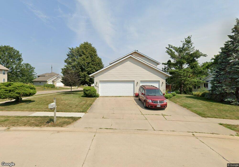 2830 Oak Crest Ct NW, Cedar Rapids, IA 52405 - photo 1