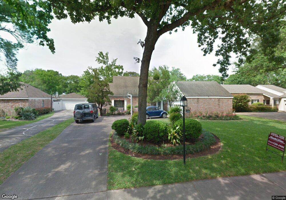 10106 Meadow Lake Ln, Houston, TX 77042 - photo 1