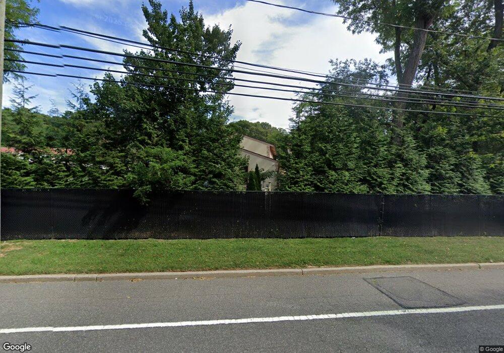 2 Gate Ct, Dix Hills, NY 11746 - photo 1