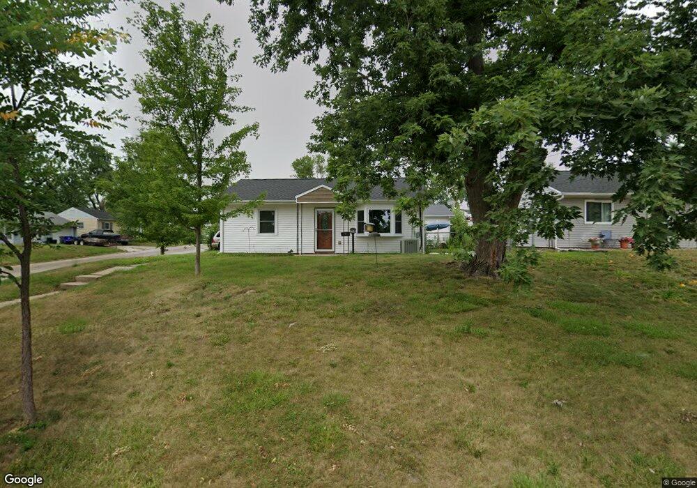 384 26th Ave SW, Cedar Rapids, IA 52404 - photo 1