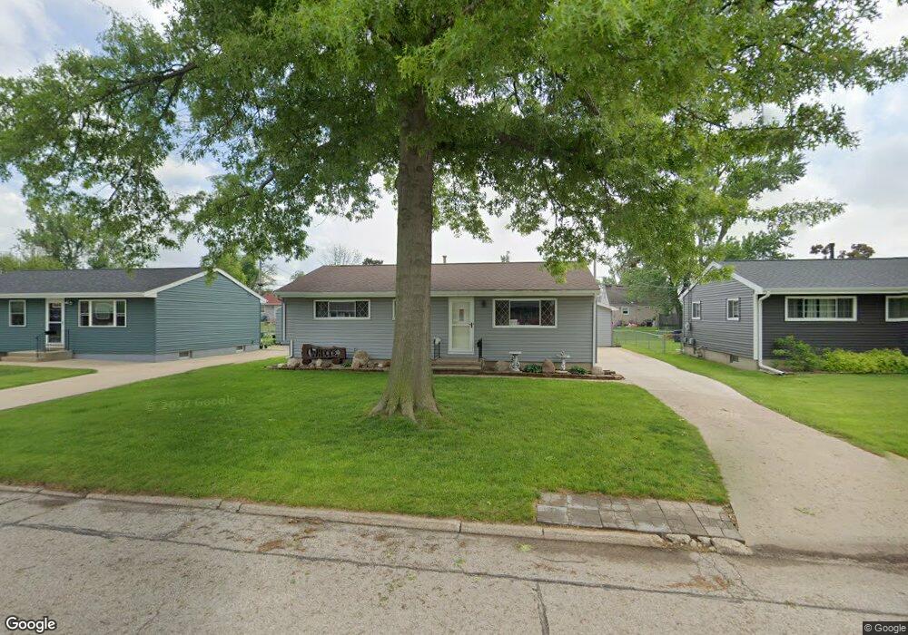 2401 Lauren Dr SW, Cedar Rapids, IA 52404 - photo 1