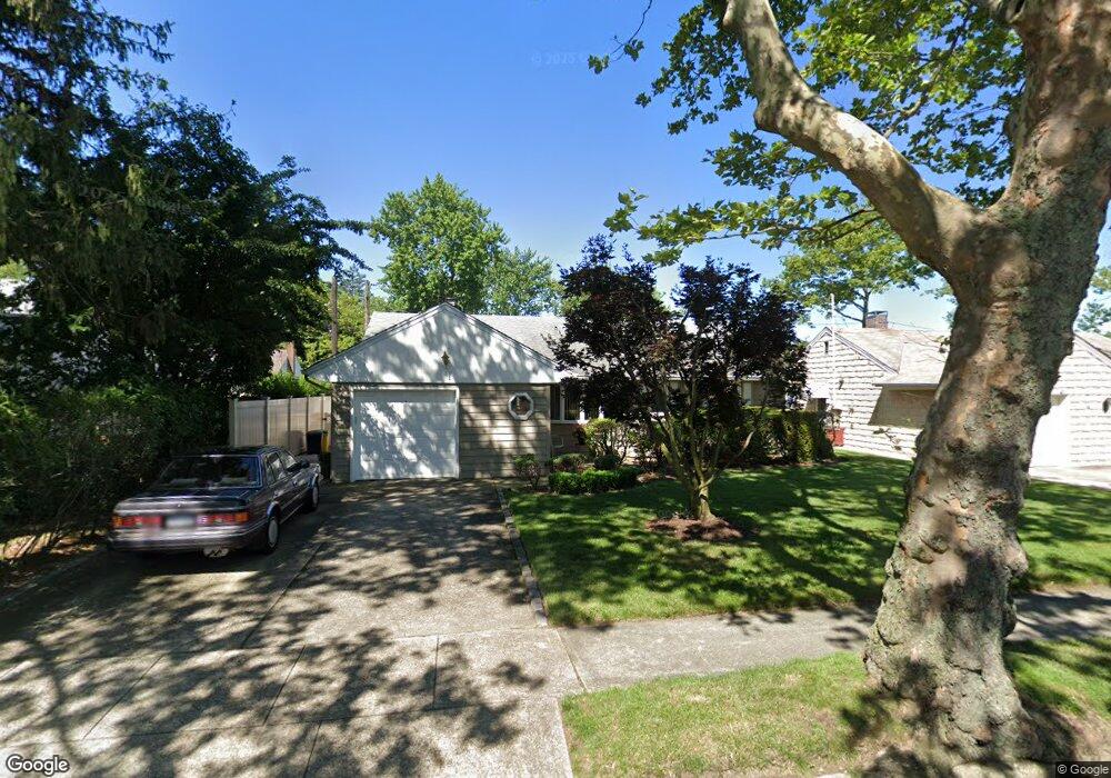 32 Sycamore Rd, Valley Stream, NY 11581 - photo 1