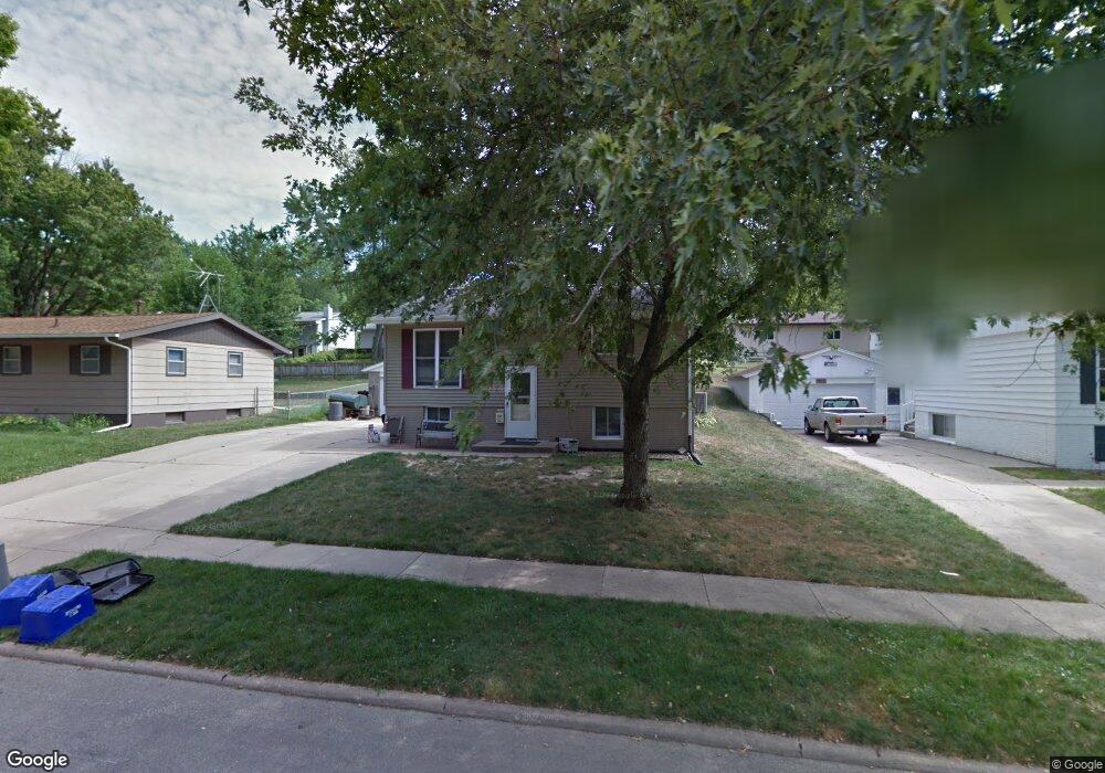 395 Hillview Dr, Marion, IA 52302 - photo 1