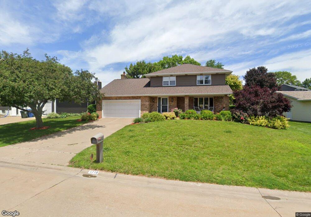 1718 Westminster Cir, Davenport, IA 52807 - photo 1