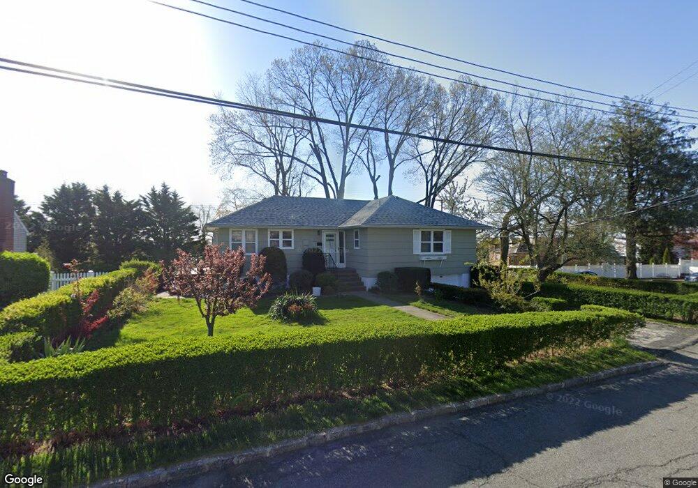 145 Kingsley Dr, Yonkers, NY 10710 - photo 1