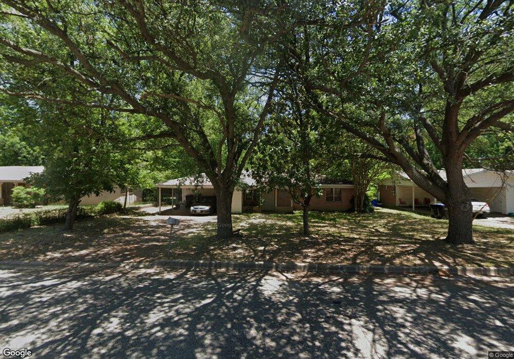 1102 Lake Dr, Longview, TX 75601 - photo 1