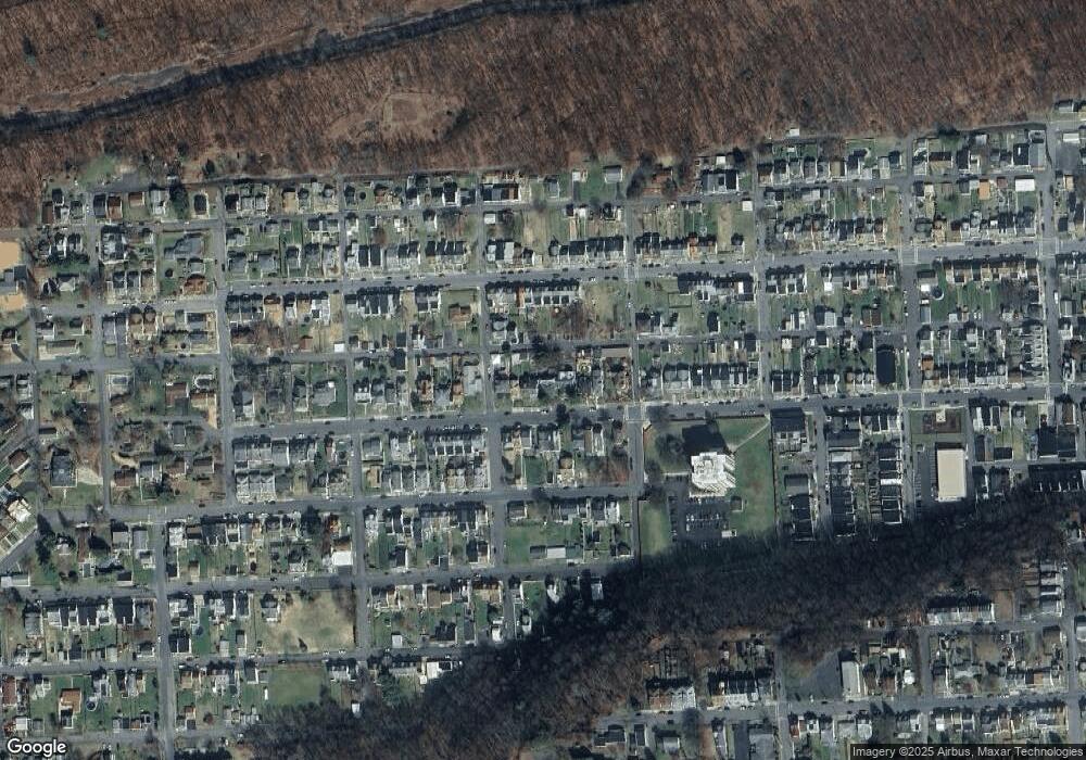 1427 W Arch St, Coal Township, PA 17866 - photo 1