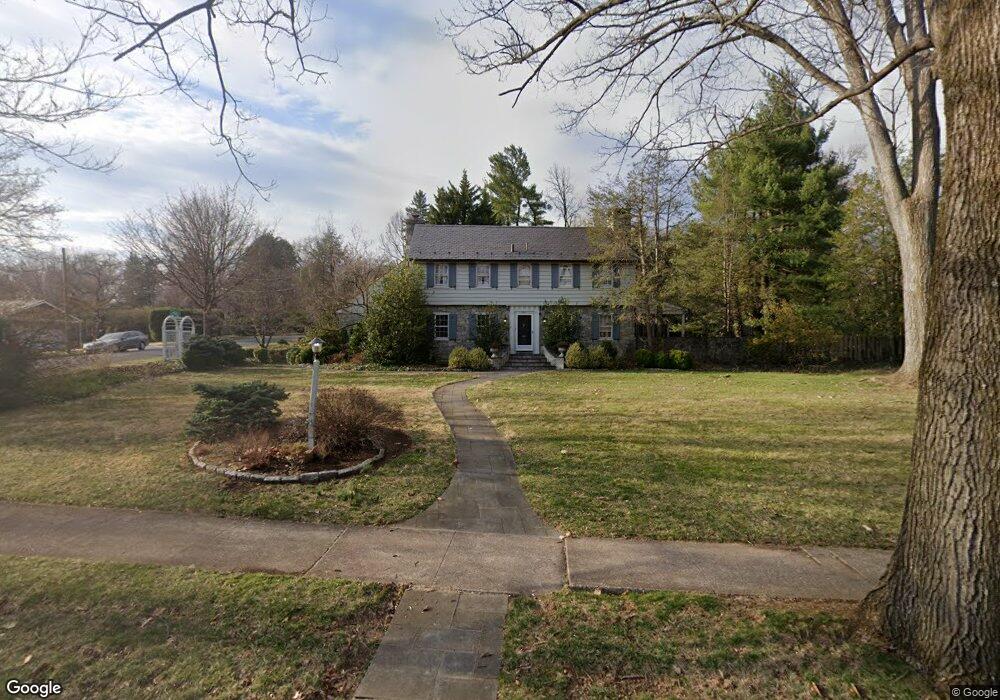 1041 Parkside Dr N, Reading, PA 19610 - photo 1