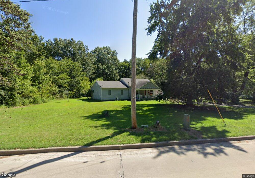 305 Liberty Rd, Harrisburg, IL 62946 - photo 1